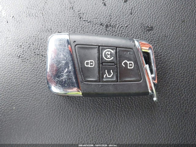 44743396 :رقم المزاد ، 1V2SE2CA0NC218387 vin ، 2022 Volkswagen Atlas Cross Sport 3.6l V6 Sel R-line مزاد بيع