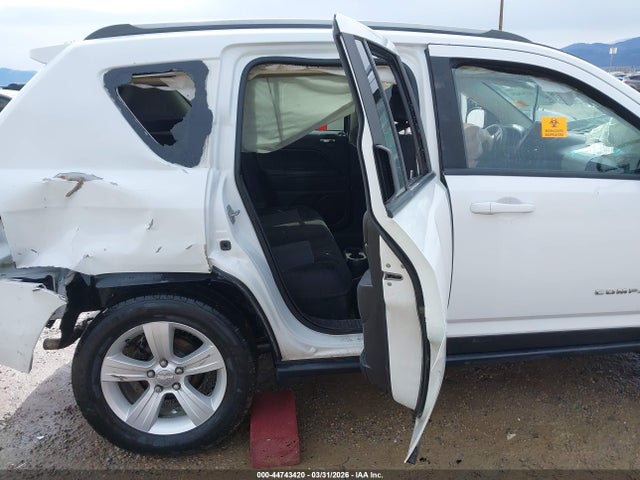 1C4NJDBB8GD723266 Jeep Compass Sport