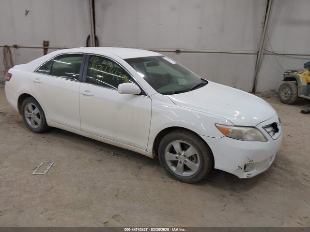 44743427 :رقم المزاد ، 4T4BF3EKXAR072063 vin ، 2010 Toyota Camry Le مزاد بيع