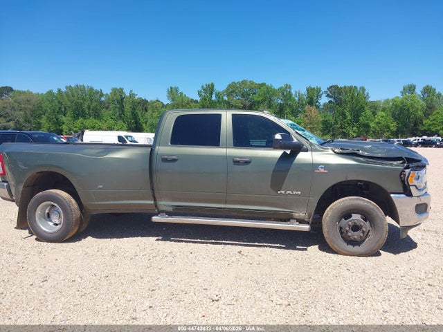 3C63RRGL6NG114165 RAM 3500 Tradesman 4x4 8&#039; Box