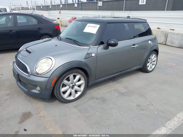 2007 MINI COOPER S WMWMF73507TL89440 Photo 1