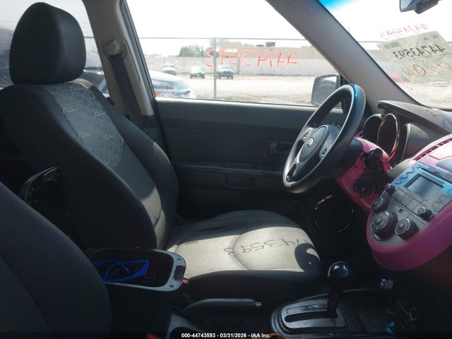 44743593 :رقم المزاد ، KNDJT2A22A7187757 vin ، 2010 Kia Soul + مزاد بيع