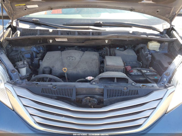 5TDDZ3DC7HS178820 Toyota Sienna Xle 7 Passenger