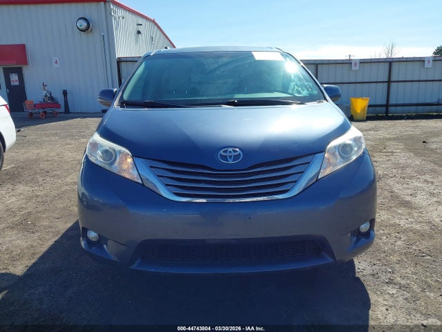 5TDDZ3DC7HS178820 Toyota Sienna Xle 7 Passenger