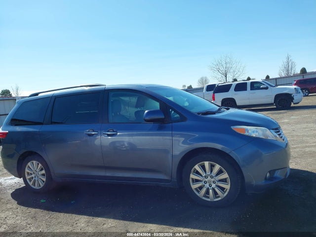 5TDDZ3DC7HS178820 Toyota Sienna Xle 7 Passenger