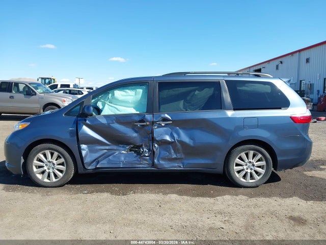 5TDDZ3DC7HS178820 Toyota Sienna Xle 7 Passenger