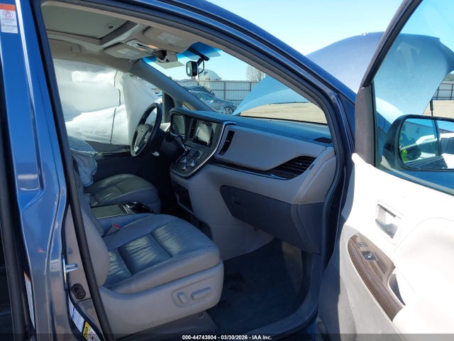 5TDDZ3DC7HS178820 Toyota Sienna Xle 7 Passenger
