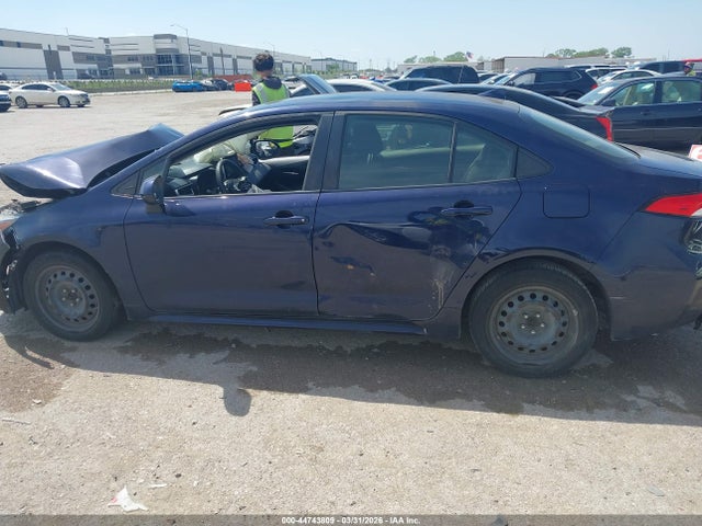 2020 Toyota Corolla Le მანქანა იყიდება აუქციონზე, vin: JTDEPRAE5LJ042811, აუქციონის ნომერი: 44743809
