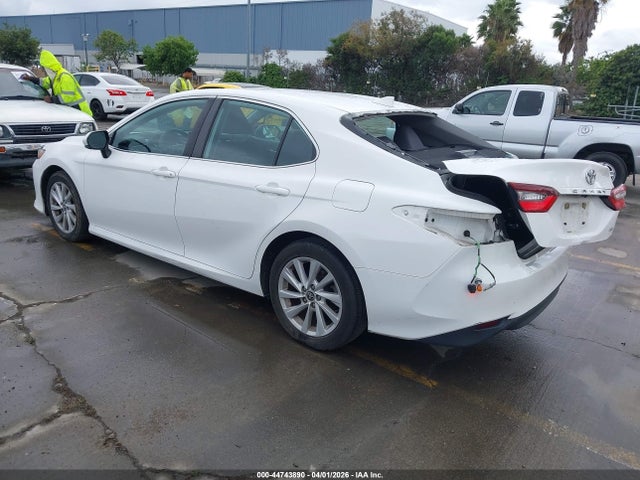 2021 Toyota Camry Le მანქანა იყიდება აუქციონზე, vin: 4T1C11AK7MU611458, აუქციონის ნომერი: 44743890