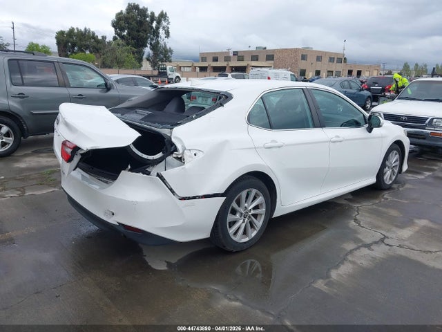2021 Toyota Camry Le მანქანა იყიდება აუქციონზე, vin: 4T1C11AK7MU611458, აუქციონის ნომერი: 44743890