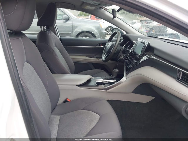 2021 Toyota Camry Le მანქანა იყიდება აუქციონზე, vin: 4T1C11AK7MU611458, აუქციონის ნომერი: 44743890