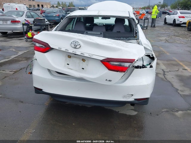 2021 Toyota Camry Le მანქანა იყიდება აუქციონზე, vin: 4T1C11AK7MU611458, აუქციონის ნომერი: 44743890