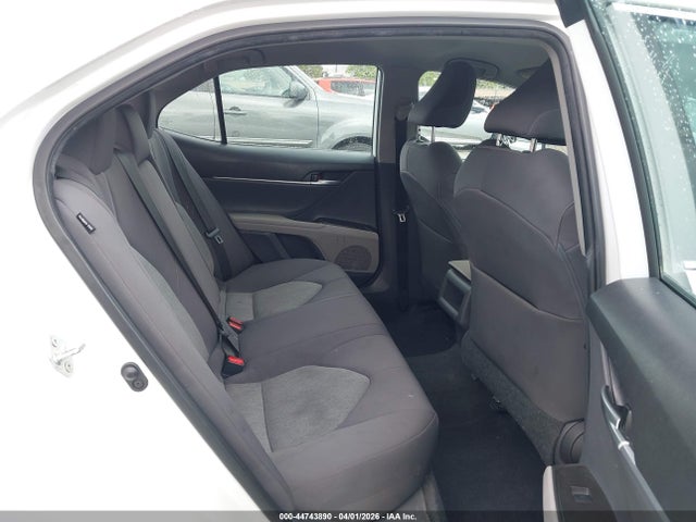 2021 Toyota Camry Le მანქანა იყიდება აუქციონზე, vin: 4T1C11AK7MU611458, აუქციონის ნომერი: 44743890