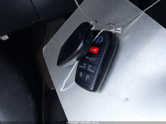 5TDJRKEC9SS284916 Toyota SIENNA XLE