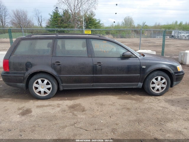 Auction sale of the 2000 Volkswagen Passat Gls V6, vin: WVWND23B3YE324710, lot number: 44743956