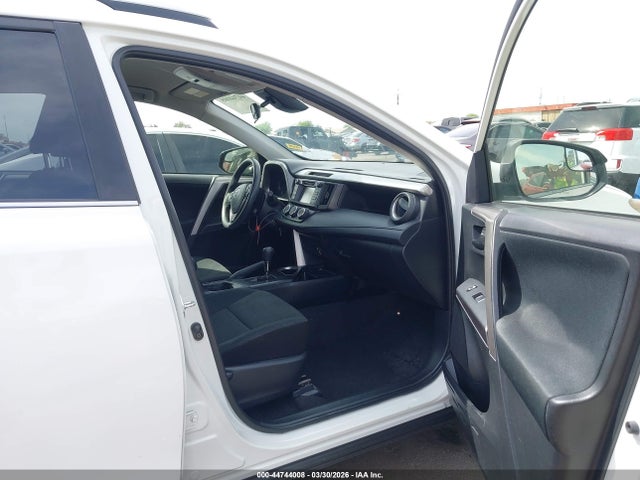 JTMZFREVXHJ145776 Toyota RAV4 LE