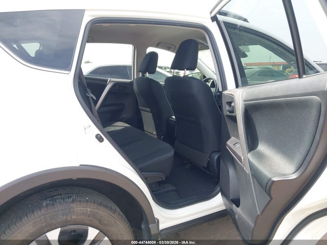 JTMZFREVXHJ145776 Toyota RAV4 LE