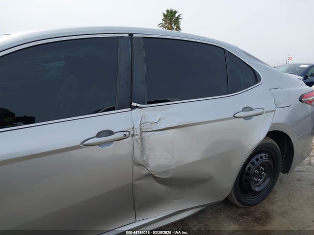 4T1B11HK4JU570669 Toyota CAMRY SE