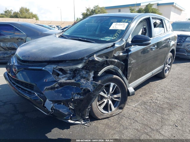 Toyota Rav4 Xle 2018 2T3WFREV1JW479334 Image 2