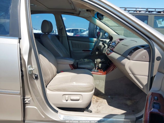 44744048 :رقم المزاد ، JTDBF32KX50164189 vin ، 2005 Toyota Camry Xle V6 مزاد بيع