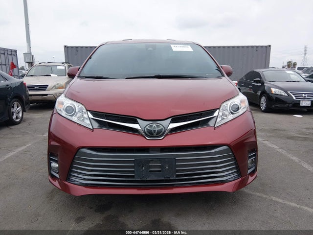 5TDYZ3DC7JS951924 Toyota Sienna Xle 8 Passenger