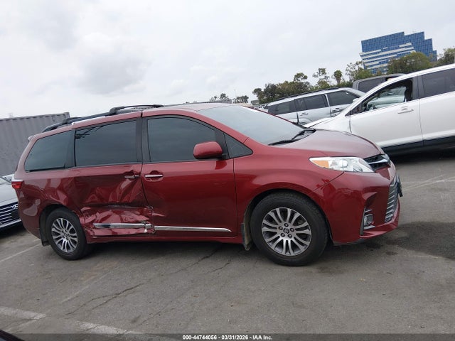 5TDYZ3DC7JS951924 Toyota Sienna Xle 8 Passenger