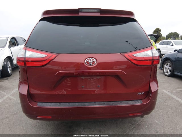 5TDYZ3DC7JS951924 Toyota Sienna Xle 8 Passenger