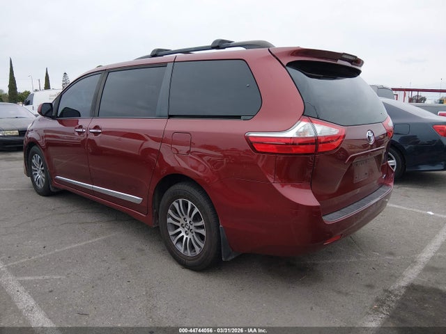 5TDYZ3DC7JS951924 Toyota Sienna Xle 8 Passenger