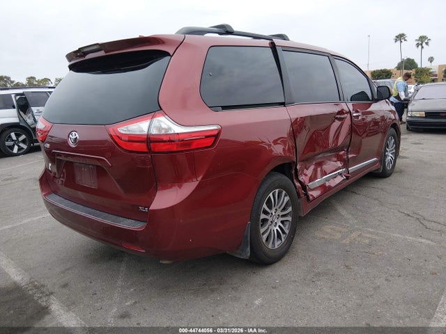 5TDYZ3DC7JS951924 Toyota Sienna Xle 8 Passenger