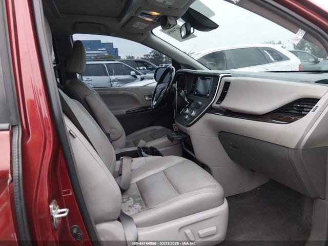 5TDYZ3DC7JS951924 Toyota Sienna Xle 8 Passenger