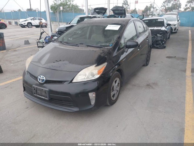 Toyota Prius Two 2014 JTDKN3DU2E0372990 Image 2