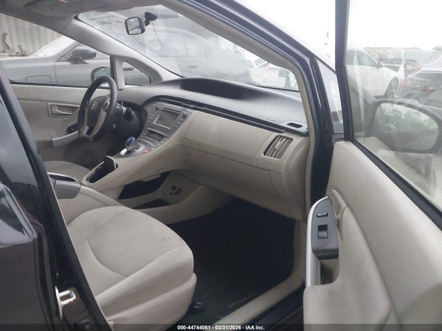 Toyota Prius Two 2014 JTDKN3DU2E0372990 Image 5