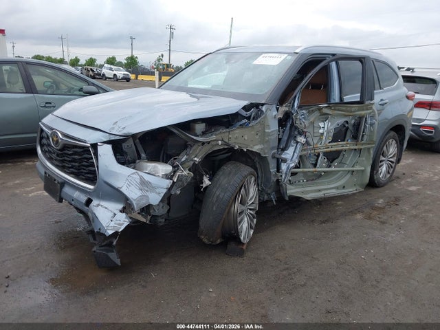 Toyota Highlander Platinum 2023 5TDKDRBH3PS013420 Image 2