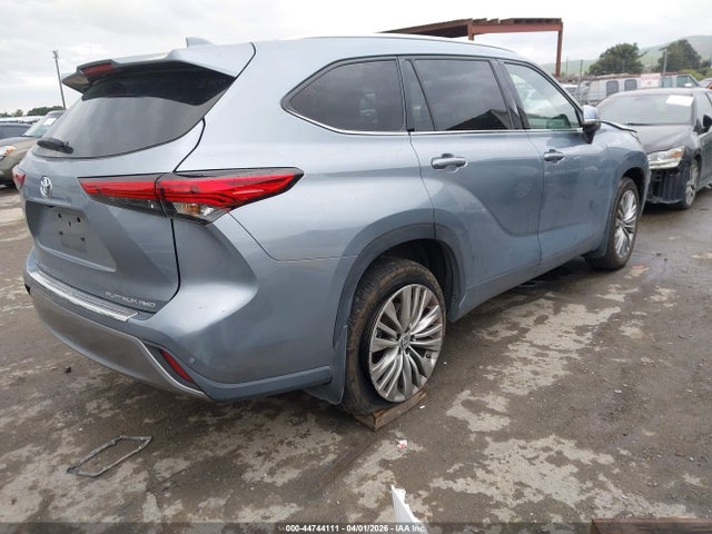 Toyota Highlander Platinum 2023 5TDKDRBH3PS013420 Image 4