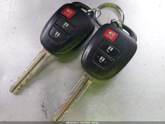 JTMZFREV1JJ182804 Toyota RAV4 LE