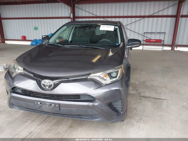JTMZFREV1JJ182804 Toyota RAV4 LE