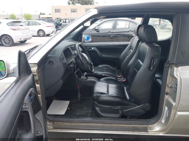 44744143 :رقم المزاد ، 3VWDC21V0YM804657 vin ، 2000 Volkswagen Cabrio Gls مزاد بيع