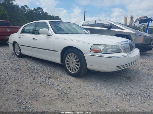 2004 LINCOLN TOWN CAR 1LNHM81W54Y620046