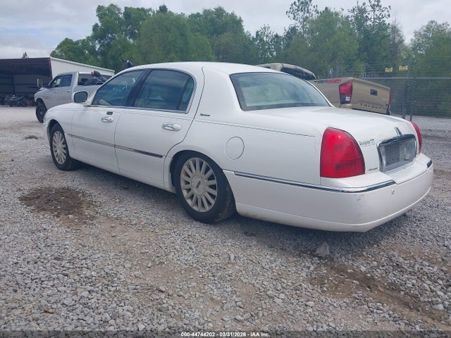 2004 LINCOLN TOWN CAR 1LNHM81W54Y620046 Photo 2