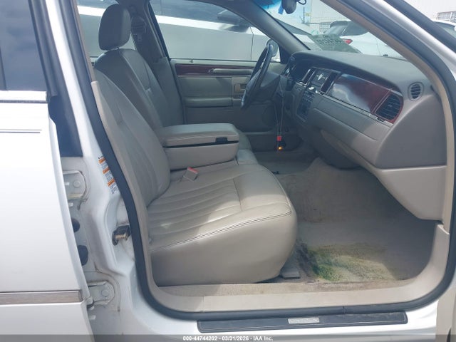 2004 LINCOLN TOWN CAR 1LNHM81W54Y620046 Photo 4