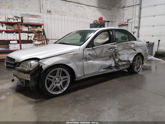 2013 Mercedes-benz C 300 Sport 4matic მანქანა იყიდება აუქციონზე, vin: WDDGF8AB6DG138169, აუქციონის ნომერი: 44744250