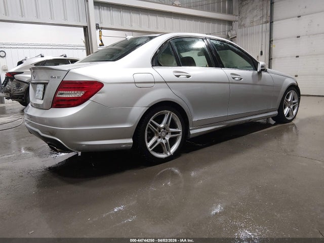 2013 Mercedes-benz C 300 Sport 4matic მანქანა იყიდება აუქციონზე, vin: WDDGF8AB6DG138169, აუქციონის ნომერი: 44744250