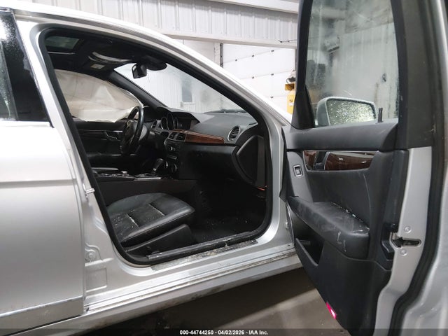 2013 Mercedes-benz C 300 Sport 4matic მანქანა იყიდება აუქციონზე, vin: WDDGF8AB6DG138169, აუქციონის ნომერი: 44744250