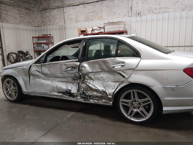 2013 Mercedes-benz C 300 Sport 4matic მანქანა იყიდება აუქციონზე, vin: WDDGF8AB6DG138169, აუქციონის ნომერი: 44744250