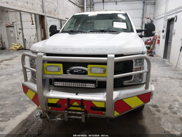 1FD8X3HTXJEC69797 Ford F-350 Chassis Xl