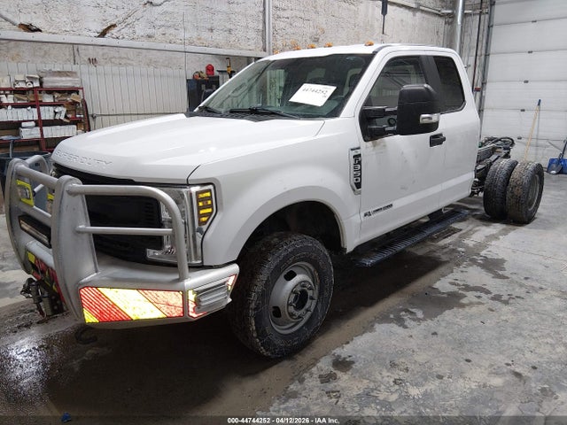 1FD8X3HTXJEC69797 Ford F-350 Chassis Xl