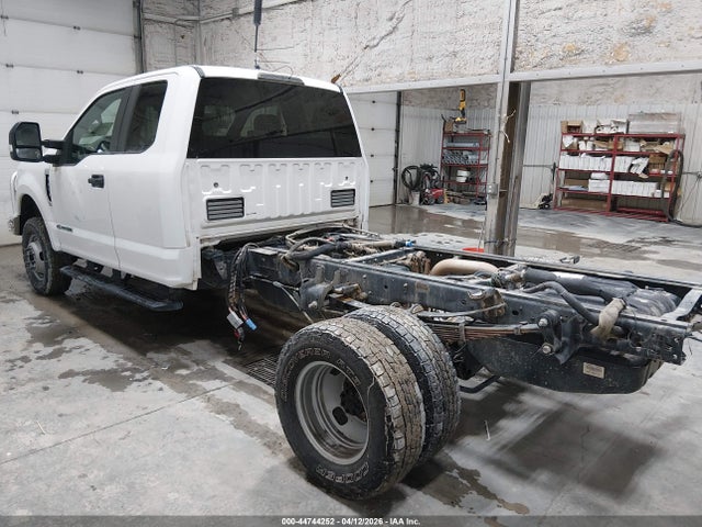 1FD8X3HTXJEC69797 Ford F-350 Chassis Xl