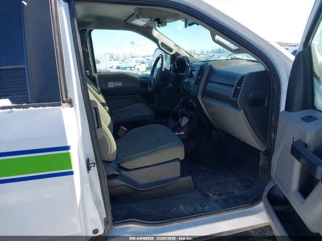 1FD8X3HTXJEC69797 Ford F-350 Chassis Xl