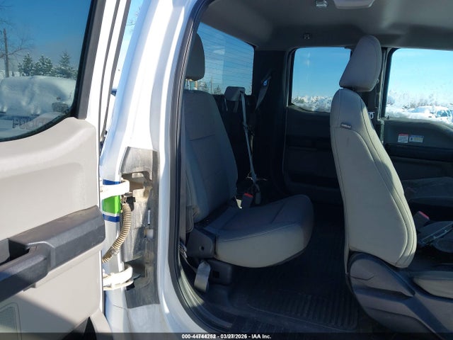 1FD8X3HTXJEC69797 Ford F-350 Chassis Xl