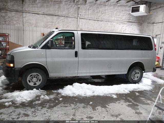 Chevrolet EXPRESS G3500 2023 1GAZGNFP4P1105982 Image 32